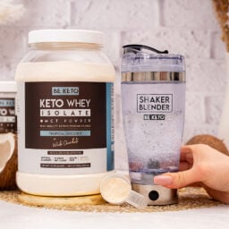 Isolat de whey keto + huile mct – noix de coco & chocolat blanc 800g