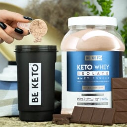 Isolat de whey keto + huile mct – chocolat naturel 800g